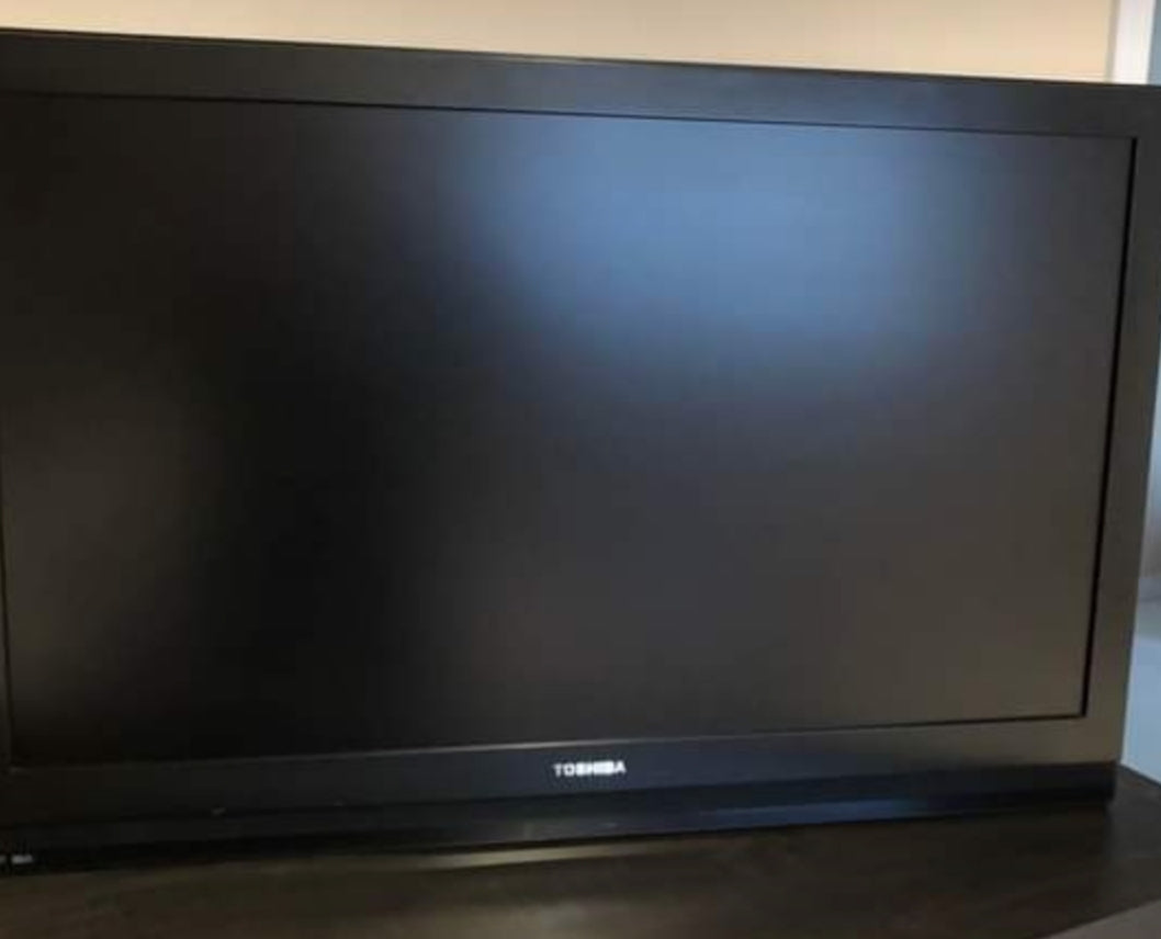 Toshiba 42 Inch 1080p LCD TV with Remote