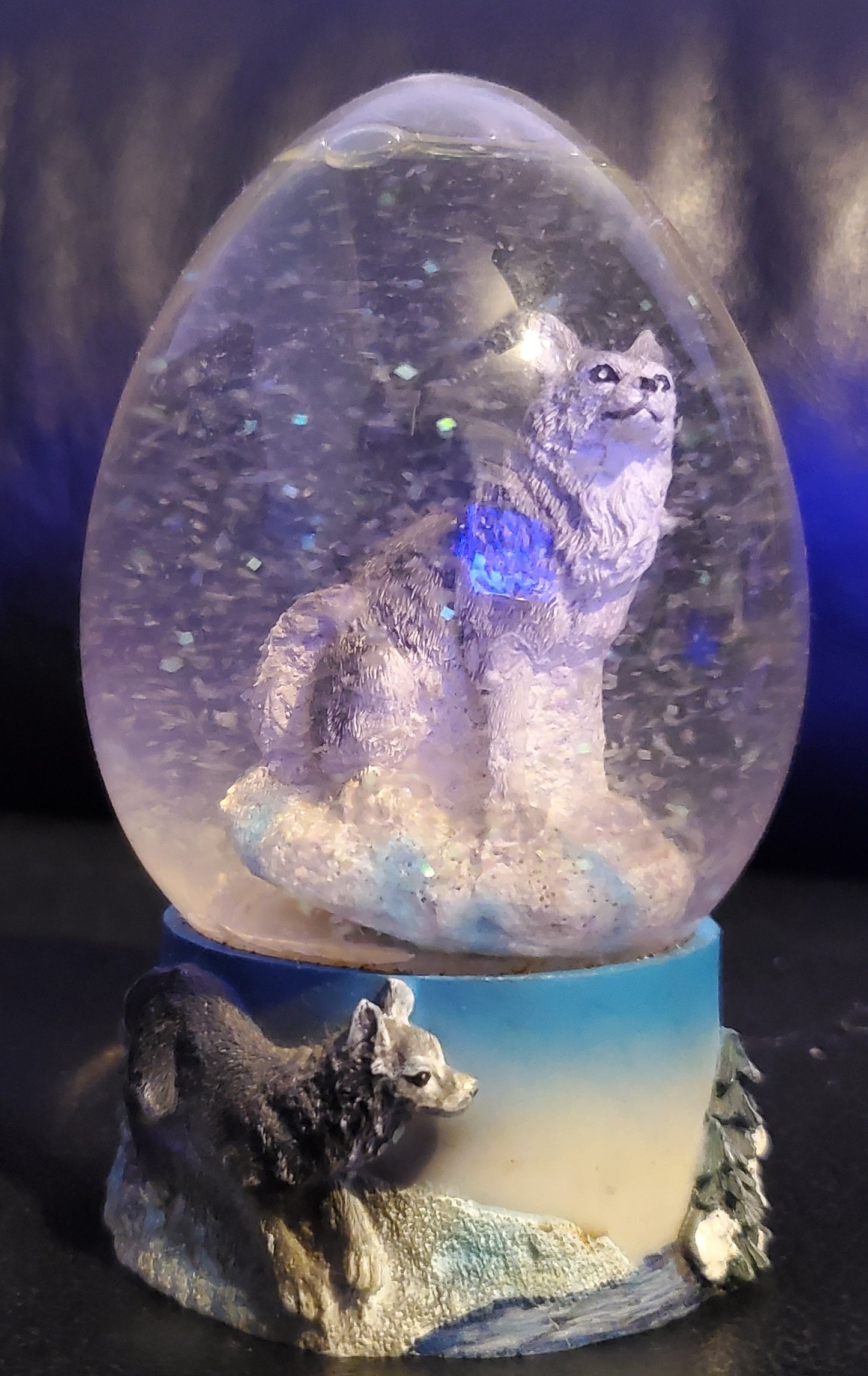 Wolf Mini Snow Globe Display