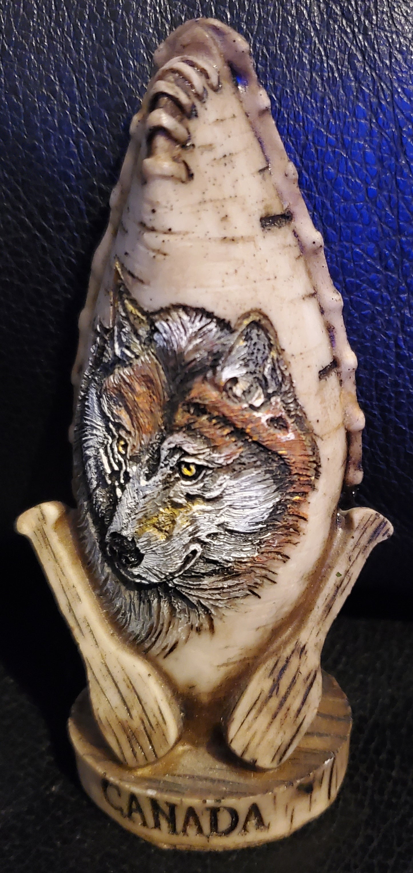 Mini Canoe Wolf Display