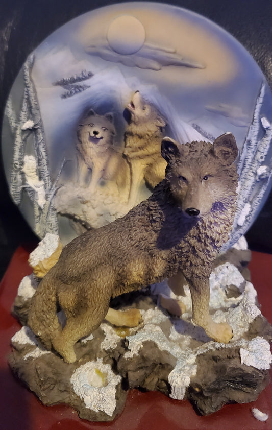 Wolf Plate and Display Holder (Damaged)