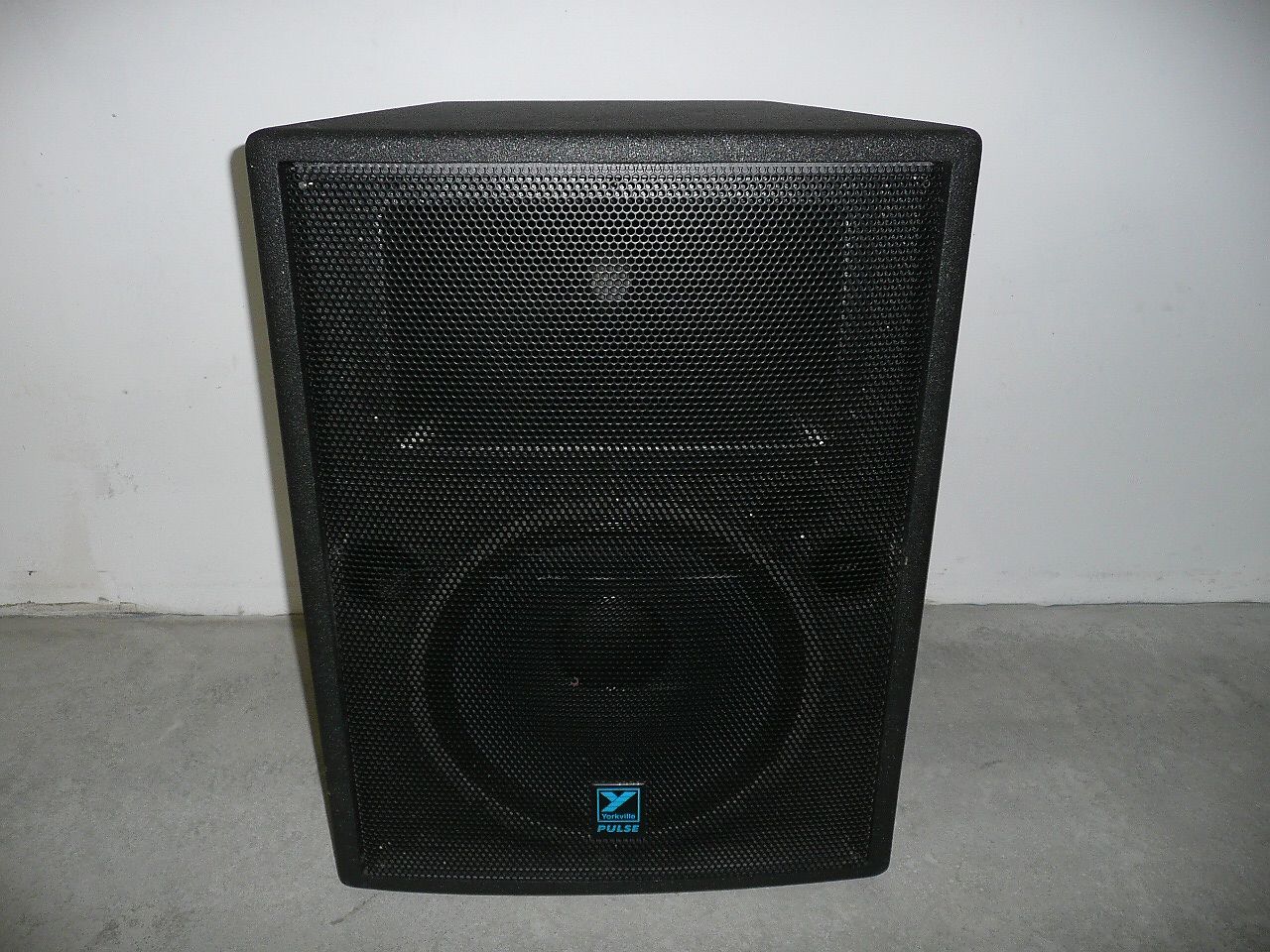 Yorkville TL352 Floor Standing Powered PA Pulse DJ Speakers x2